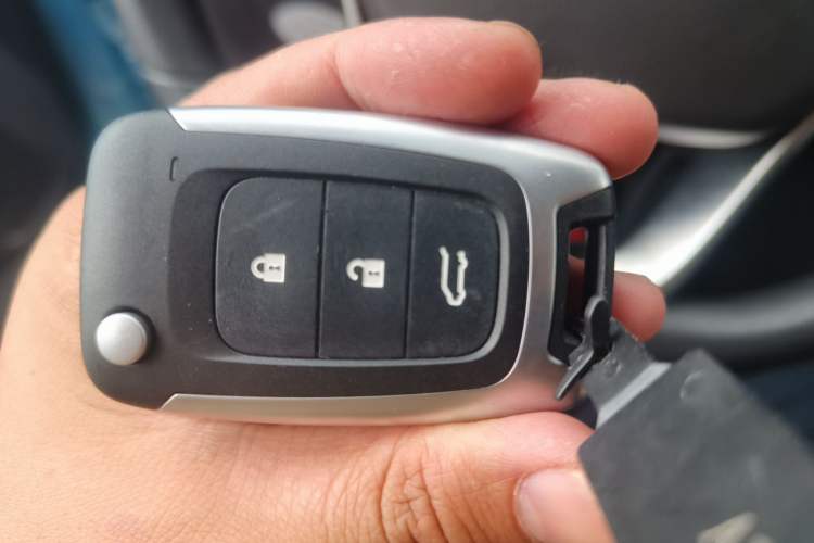 Used Foton Tianyuan V 2024 Tuyano Grand V CITY 2.0T Manual Long Wheelbase Flat Roof Rear Single Tire – Available in 5/6/7/9-Seater Configurations Vehicle Key
