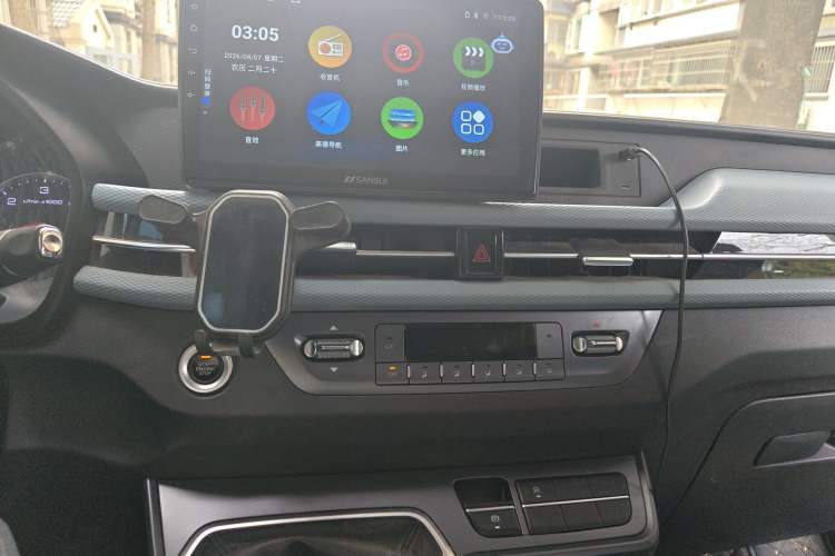 Used Foton Tianyuan V 2024 Tuyano Grand V CITY 2.0T Manual Long Wheelbase Mid-Height Roof Rear Single Tire – Available in 5/6/7/9-Seater Configurations Audio And AC Panel