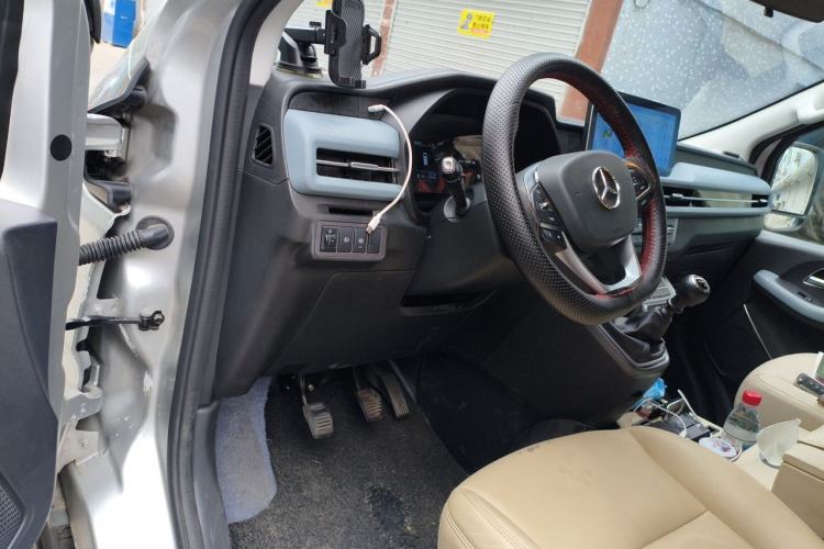 Used Foton Tianyuan V 2024 Tuyano Grand V CITY 2.0T Manual Long Wheelbase Mid-Height Roof Rear Single Tire – Available in 5/6/7/9-Seater Configurations Driver Seat