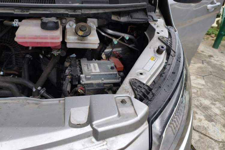 Used Foton Tianyuan V 2024 Tuyano Grand V CITY 2.0T Manual Long Wheelbase Mid-Height Roof Rear Single Tire – Available in 5/6/7/9-Seater Configurations Engine Bay Left