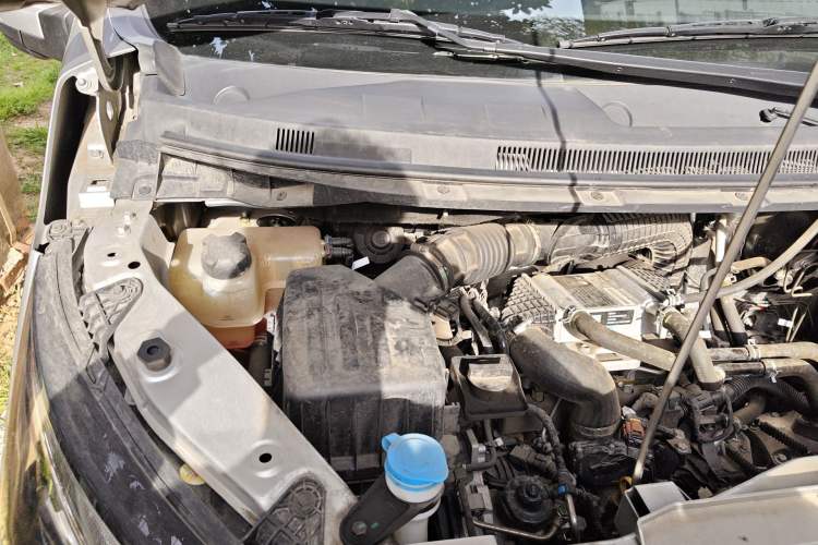 Used Foton Tianyuan V 2024 Tuyano Grand V CITY 2.0T Manual Long Wheelbase Mid-Height Roof Rear Single Tire – Available in 5/6/7/9-Seater Configurations Engine Bay Right