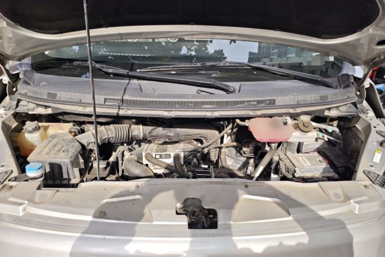 Used Foton Tianyuan V 2024 Tuyano Grand V CITY 2.0T Manual Long Wheelbase Mid-Height Roof Rear Single Tire – Available in 5/6/7/9-Seater Configurations Engine Bay