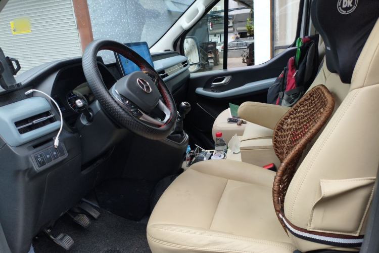Used Foton Tianyuan V 2024 Tuyano Grand V CITY 2.0T Manual Long Wheelbase Mid-Height Roof Rear Single Tire – Available in 5/6/7/9-Seater Configurations Left Front Seat