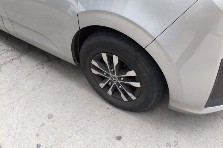 Used Foton Tianyuan V 2024 Tuyano Grand V CITY 2.0T Manual Long Wheelbase Mid-Height Roof Rear Single Tire – Available in 5/6/7/9-Seater Configurations Right Front Wheel Hub