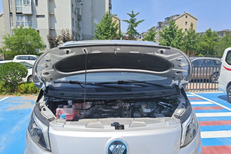 Used Foton Tianyuan V New Energy 2024 Long-wheelbase Low-Roof 7-Seater with CATL 53.58 kWh Battery Engine Bay