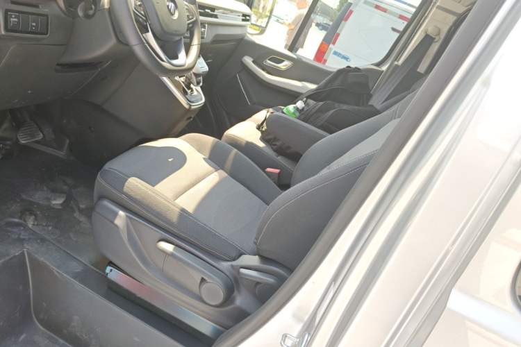 Used Foton Tianyuan V New Energy 2024 Long-wheelbase Low-Roof 7-Seater with CATL 53.58 kWh Battery Left Front Seat