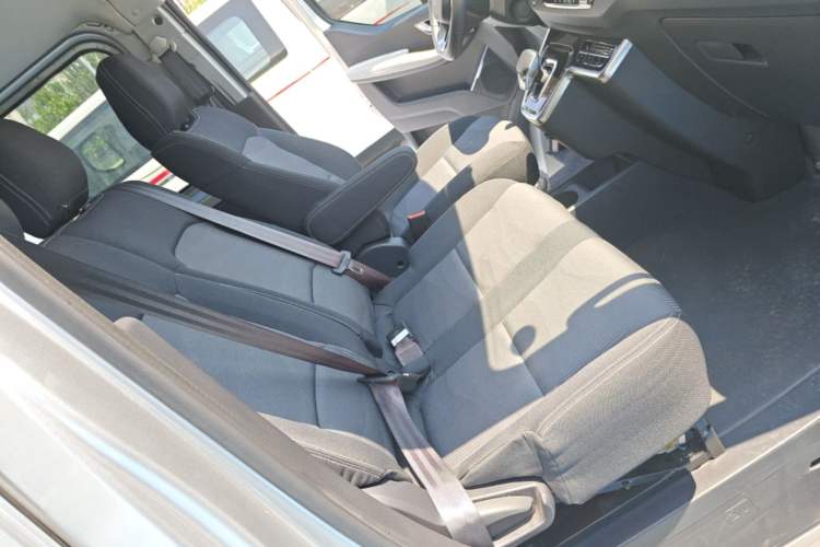 Used Foton Tianyuan V New Energy 2024 Long-wheelbase Low-Roof 7-Seater with CATL 53.58 kWh Battery Right Front Seat