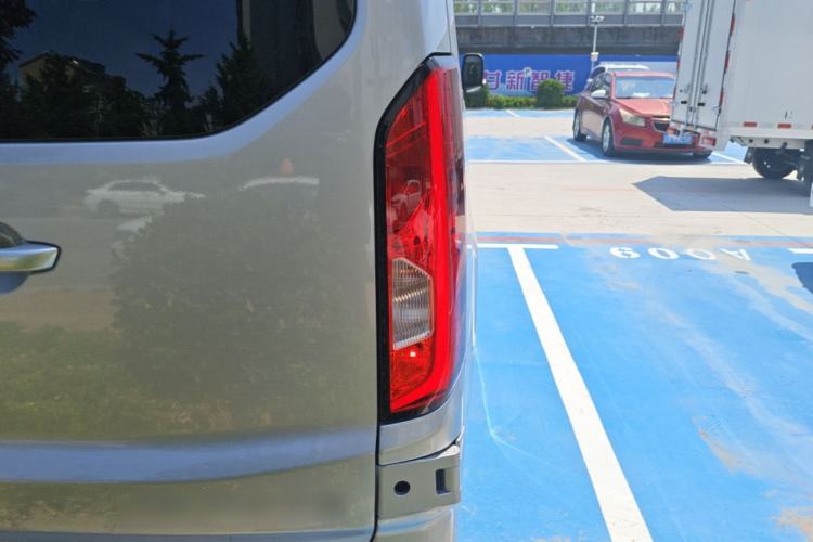 Used Foton Tianyuan V New Energy 2024 Long-wheelbase Low-Roof 7-Seater with CATL 53.58 kWh Battery Right Rear Taillight
