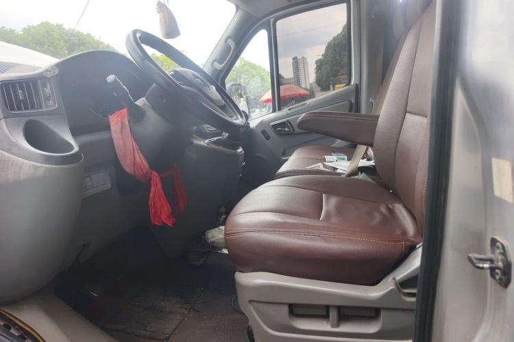 Used Foton Toano 2015 2.8T Commercial Version Long Wheelbase ISF2.8 Left Front Seat