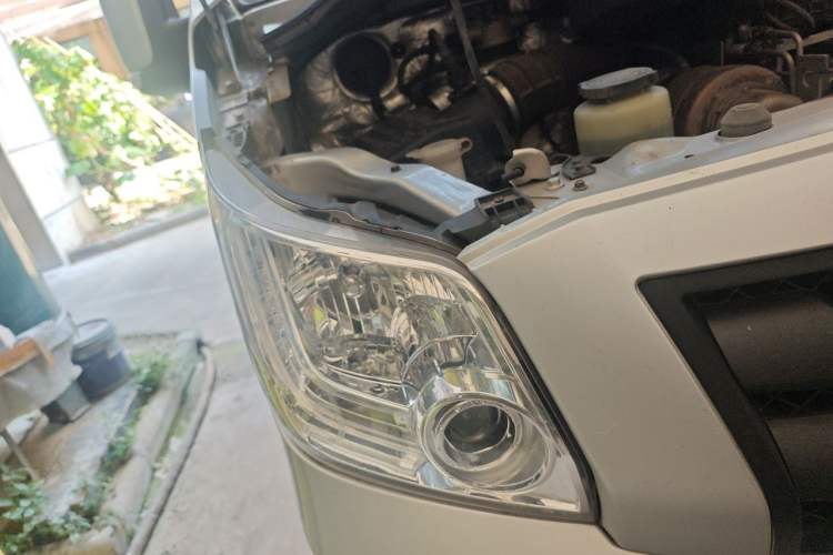Used Foton Toano 2015 2.8T Commercial Version Short Wheelbase 4J28TC2 Right Front Headlight