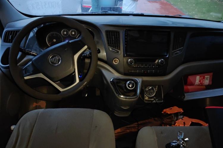 Used Foton Toano 2015 2.8T Commercial Version Short Wheelbase ISF2.8 Center Console