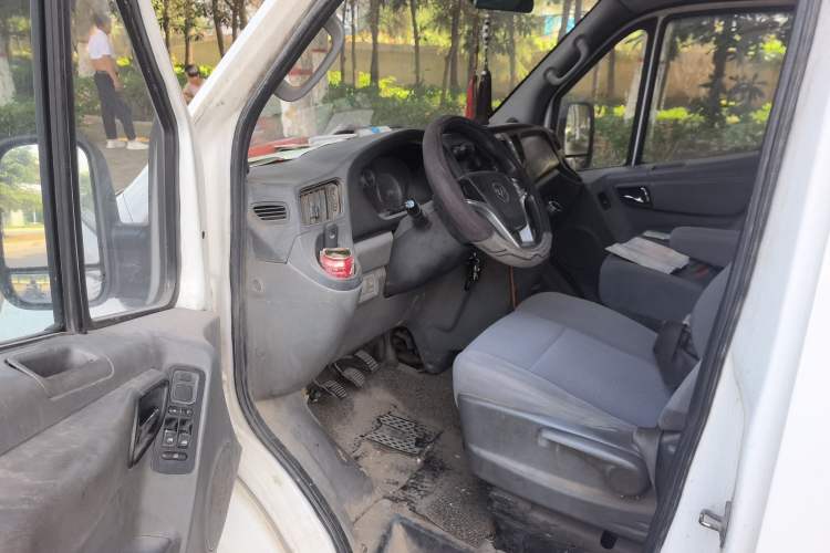 Used Foton Toano 2015 2.8T Commercial Version Short Wheelbase 4J28TC2 Driver Seat