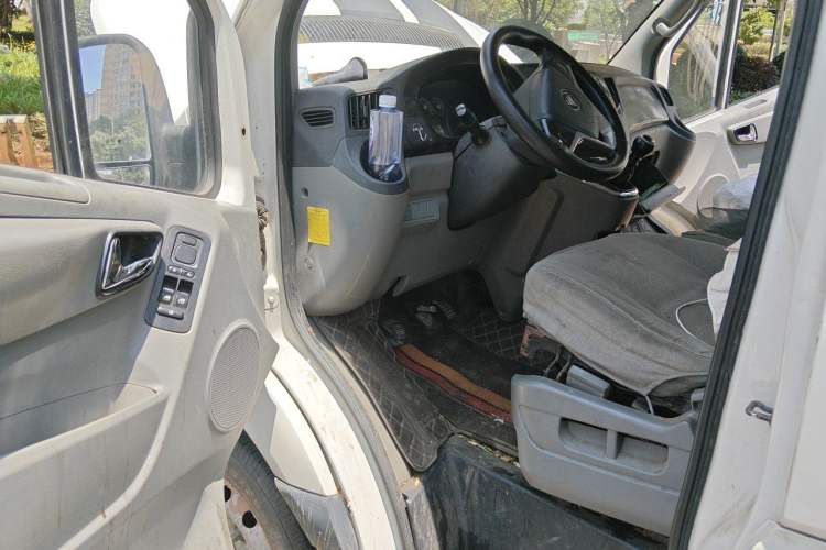 Used Foton Toano 2015 2.8T Commercial Version Short Wheelbase 4J28TC2 Driver Seat