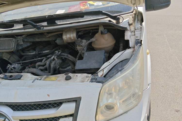 Used Foton Toano 2015 2.8T Commercial Version Short Wheelbase 4J28TC2 Engine Bay Left