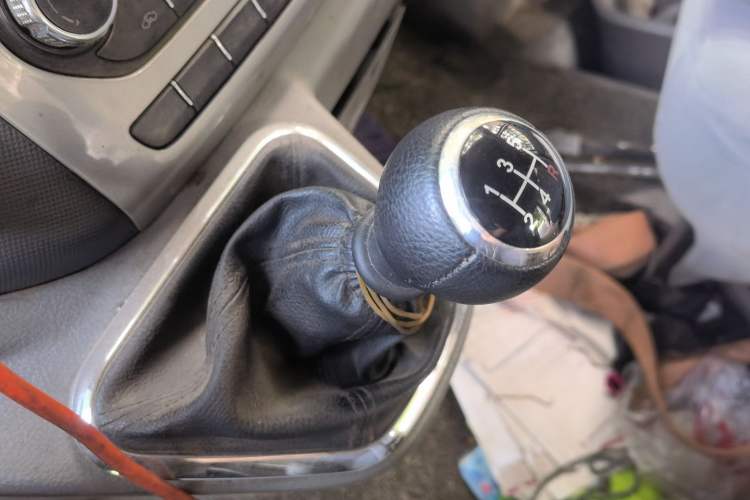 Used Foton Toano 2015 2.8T Commercial Version Short Wheelbase 4J28TC2 Gear Lever