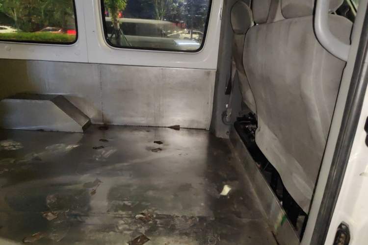 Used Foton Toano 2015 2.8T Commercial Version Short Wheelbase ISF2.8 Left Rear Seat