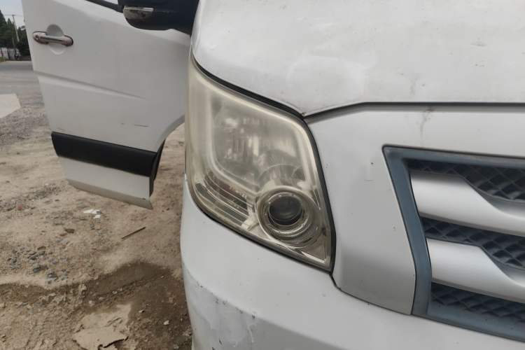 Used Foton Toano 2015 2.8T Commercial Version Short Wheelbase ISF2.8 Right Front Headlight