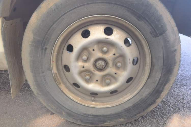 Used Foton Toano 2015 2.8T Commercial Version Short Wheelbase 4J28TC2 Right Front Wheel Hub