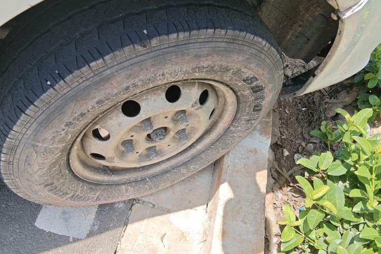 Used Foton Toano 2015 2.8T Commercial Version Short Wheelbase 4J28TC2 Right Front Wheel Hub