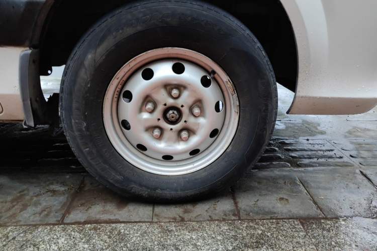 Used Foton Toano 2015 2.8T Commercial Version Short Wheelbase ISF2.8 Right Front Wheel Hub