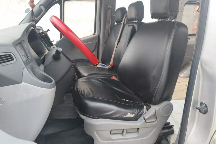 Used Foton Toano 2016 2.5T Commercial Version Short Wheelbase 4J25TC1 Left Front Seat