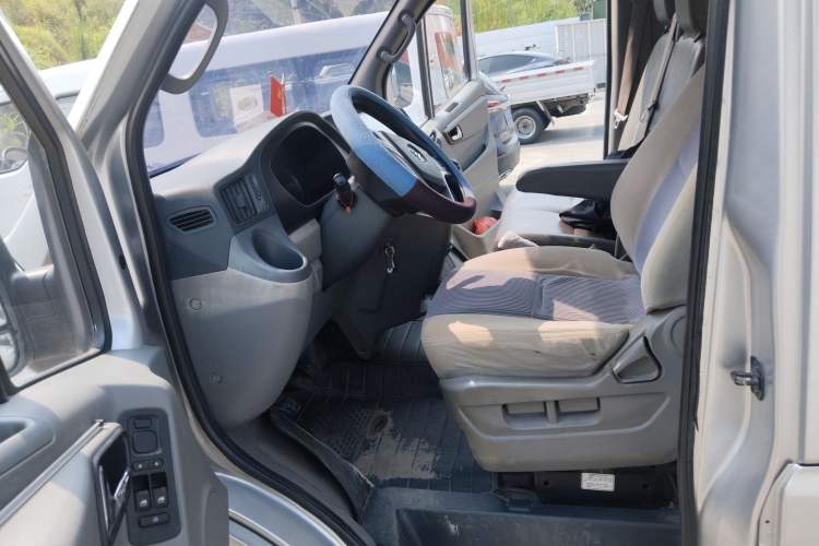 Used Foton Toano 2016 2.5T Commercial Version Long Wheelbase 4J25TC1 Left Front Seat