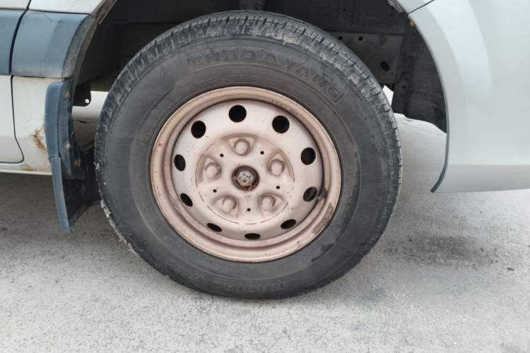 Used Foton Toano 2016 2.5T Commercial Version Short Wheelbase 4J25TC1 Right Front Wheel Hub