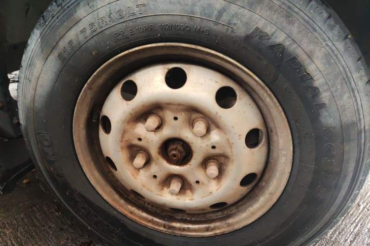 Used Foton Toano 2016 2.8T Commercial Version Short Wheelbase 4J28TC3 Right Front Wheel Hub