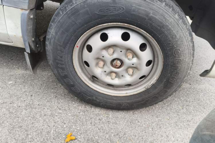 Used Foton Toano 2016 2.8T Commercial Version Short Wheelbase 4J28TC3 Right Front Wheel Hub
