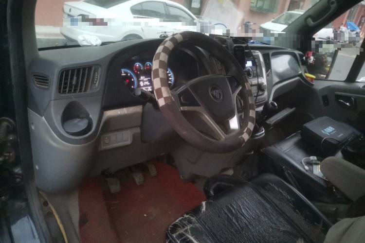 Used Foton Toano 2017 2.8T Facelifted E Van Short Wheelbase Equipped with 4J28TC3 Engine Center Console