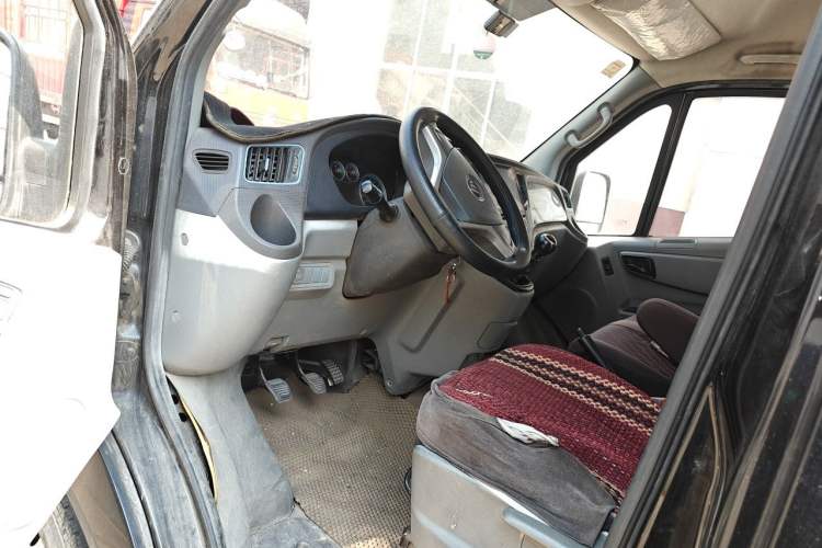 Used Foton Toano 2017 2.8T Facelifted E Van Long Wheelbase 4J28TC3 Driver Seat