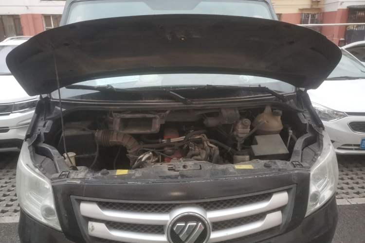 Used Foton Toano 2017 2.8T Facelifted E Van Short Wheelbase Equipped with 4J28TC3 Engine Engine Bay