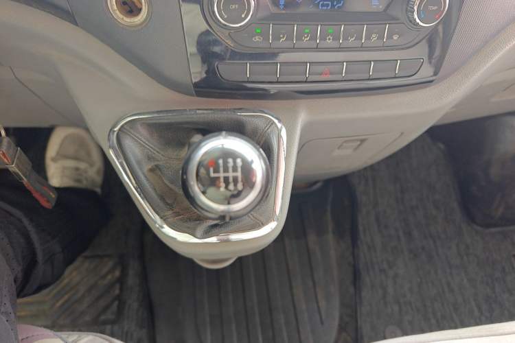 Used Foton Toano 2017 2.5T E Commercial Version Short Wheelbase 4J25TC3 Gear Lever