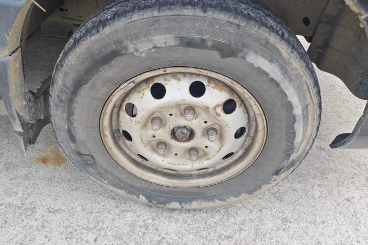 Used Foton Toano 2017 2.5T Restyled E Commercial Version Short Wheelbase 4J25TC3 Right Front Wheel Hub