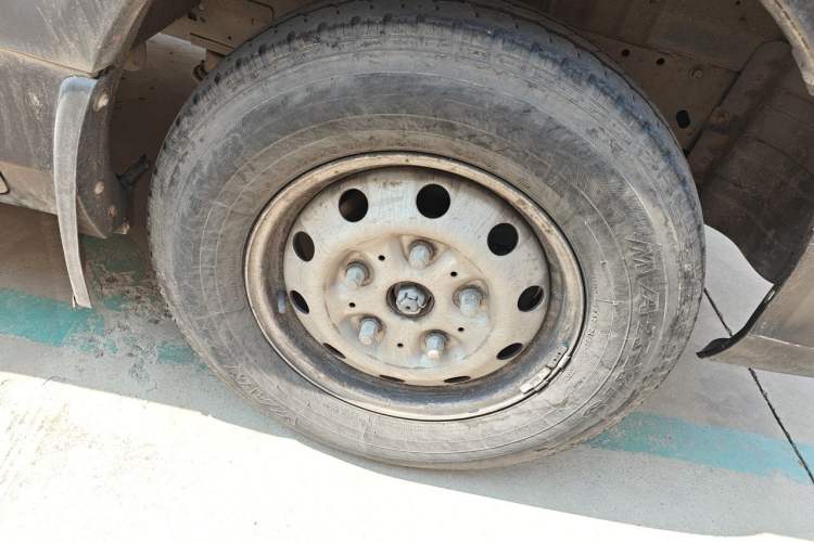 Used Foton Toano 2017 2.8T Facelifted E Van Long Wheelbase 4J28TC3 Right Front Wheel Hub