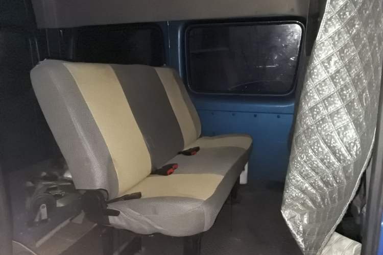 Used Foton Toano 2017 2.5T Restyled E Commercial Version Short Wheelbase 4J25TC3 Left Rear Seat