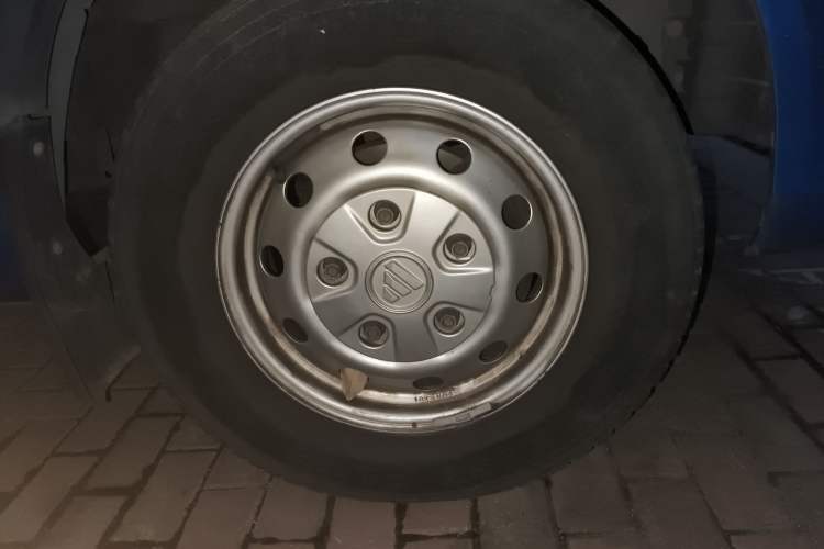 Used Foton Toano 2017 2.5T Restyled E Commercial Version Short Wheelbase 4J25TC3 Right Front Wheel Hub