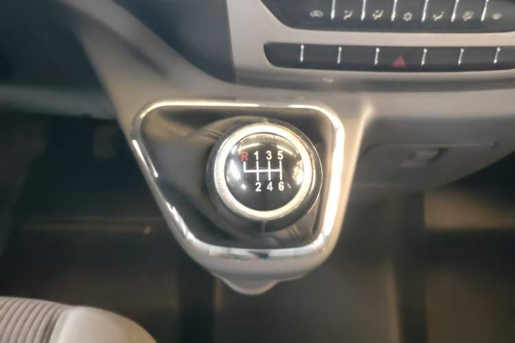 Used Foton Toano 2017 2.5T Restyled E Commercial Version Short Wheelbase 4J25TC3 Gear Lever