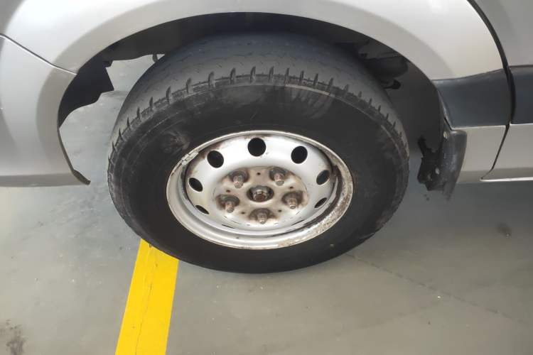 Used Foton Toano 2017 2.5T Restyled E Commercial Version Short Wheelbase 4J25TC3 Left Front Wheel Hub