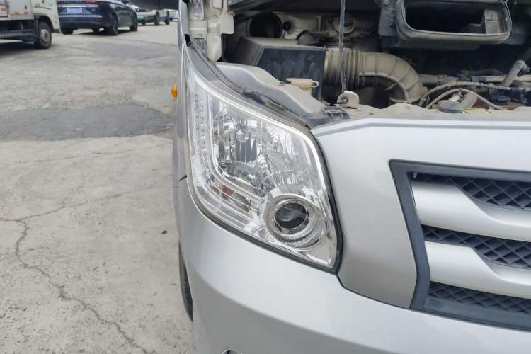 Used Foton Toano 2017 2.5T E Commercial Version Short Wheelbase 4J25TC3 Right Front Headlight