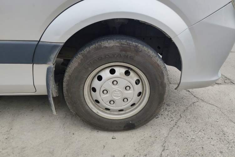 Used Foton Toano 2017 2.5T E Commercial Version Short Wheelbase 4J25TC3 Right Front Wheel Hub