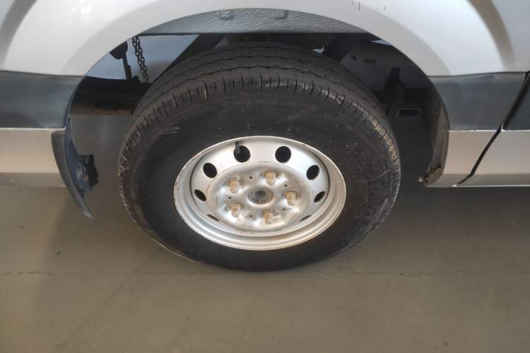 Used Foton Toano 2017 2.5T Restyled E Commercial Version Short Wheelbase 4J25TC3 Right Rear Wheel Hub