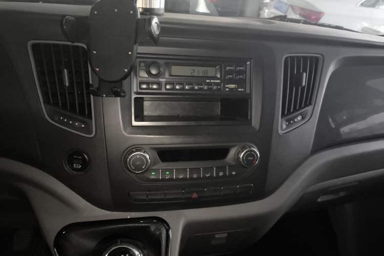 Used Foton Toano 2017 2.5T Rear Dual-Tire Commercial Version Long Wheelbase 4J25TC3 Audio And AC Panel
