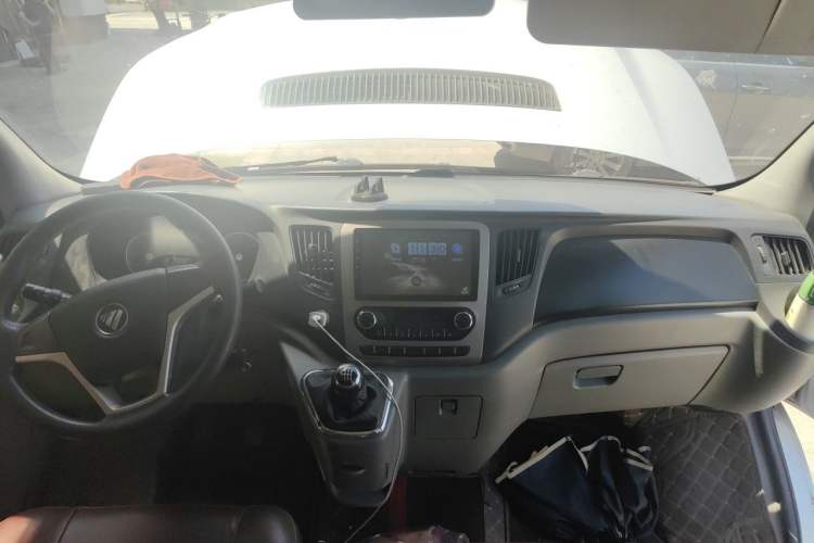 Used Foton Toano 2017 2.5T Restyled E Commercial Version Short Wheelbase 4J25TC3 Center Console