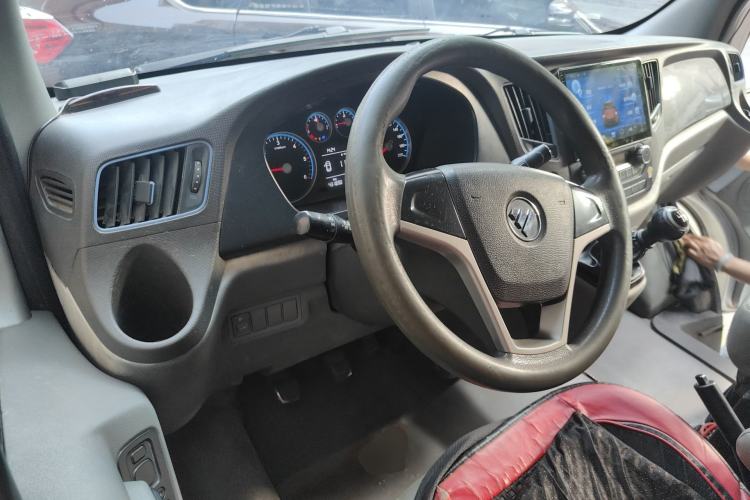 Used Foton Toano 2017 2.5T E Commercial Version Long Wheelbase 4J25TC3 Center Console