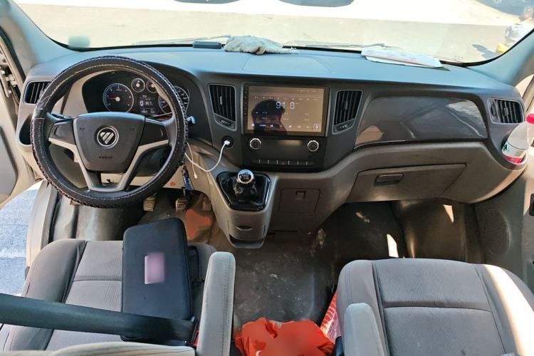 Used Foton Toano 2017 2.5T Rear Dual-Tire Commercial Version Long Wheelbase 4J25TC3 Center Console