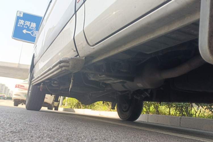 Used Foton Toano 2017 2.5T E Commercial Version Long Wheelbase 4J25TC3 Chassis Front Right