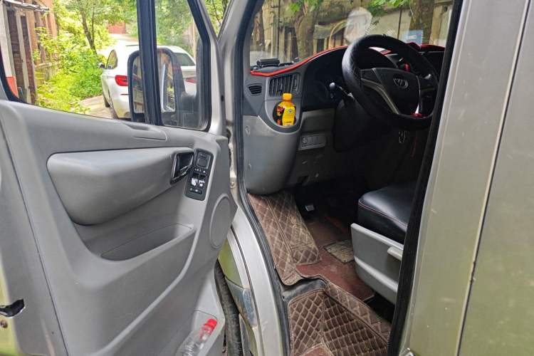Used Foton Toano 2017 2.5T Restyled E Commercial Version Long Wheelbase 4J25TC3 Driver Seat