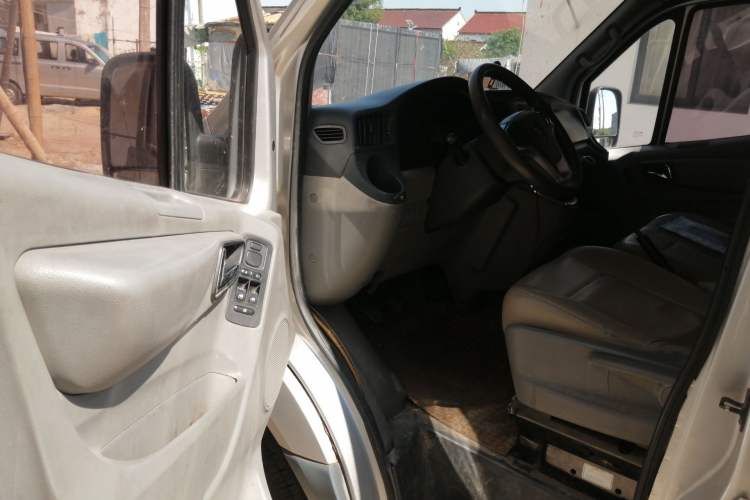 Used Foton Toano 2017 2.5T E Commercial Version Long Wheelbase 4J25TC3 Driver Seat