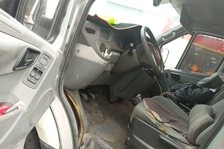 Used Foton Toano 2017 2.5T Restyled E Commercial Version Short Wheelbase 4J25TC3 Driver Seat